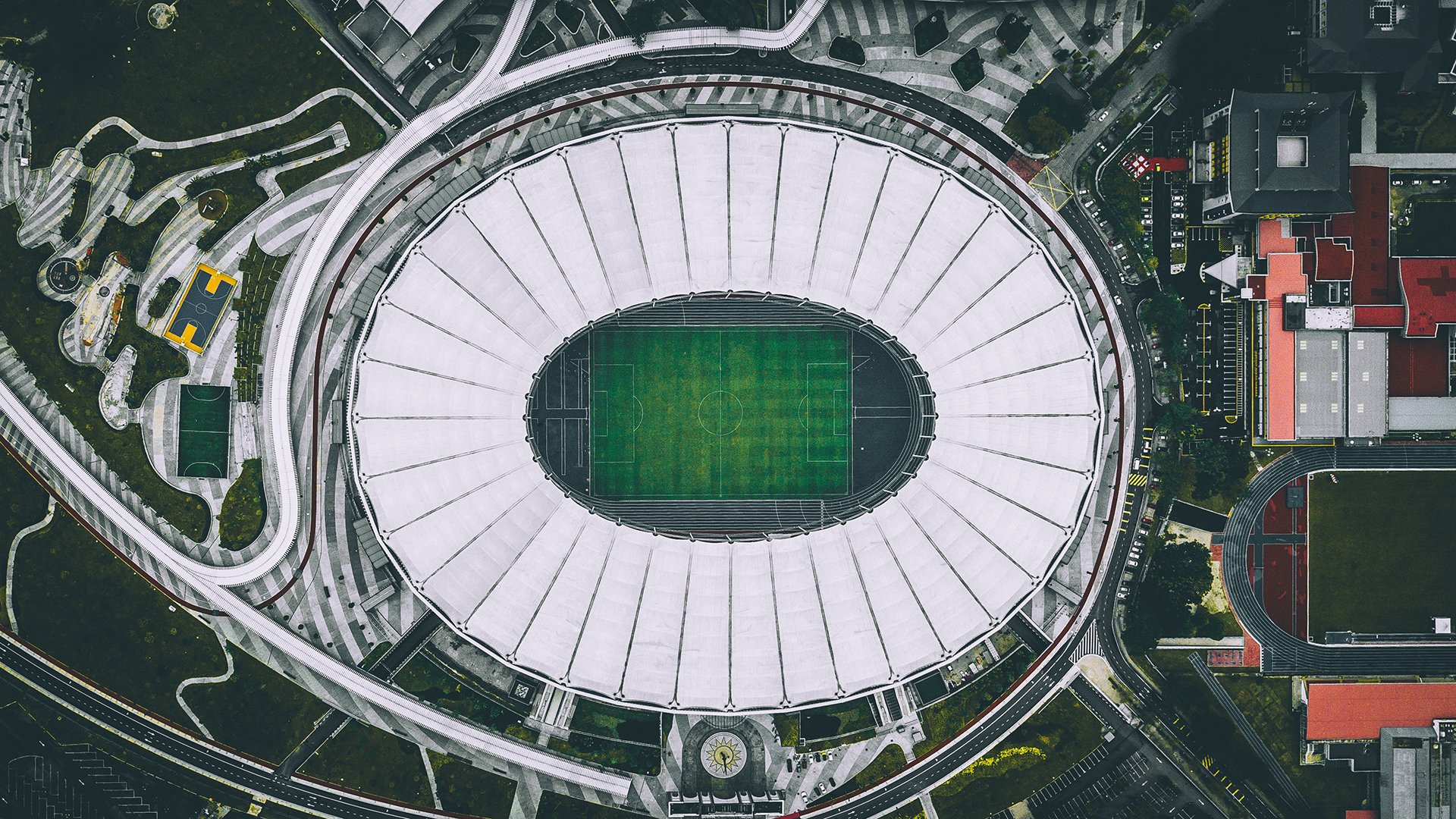 开云APP-好，这个关键词组合极具戏剧张力—零封意味着防线铜墙铁壁，而凯恩连续突破又暗示着矛与盾的极致对决。德甲2026-27赛季，一场足以载入史册的比赛